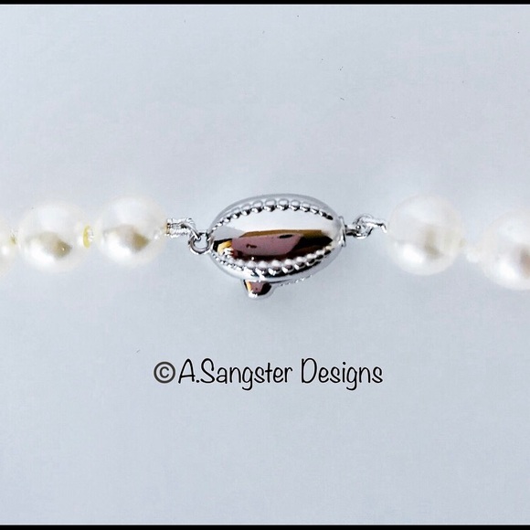 18” Cultured Freshwater Pearls Necklace - Picture 2 of 3
